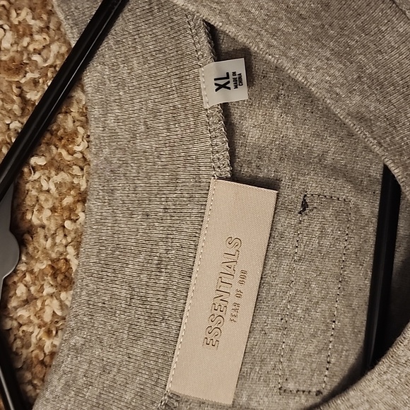 Essentials Fear Of God mens XL T-shirt- BNWT - Picture 3 of 7